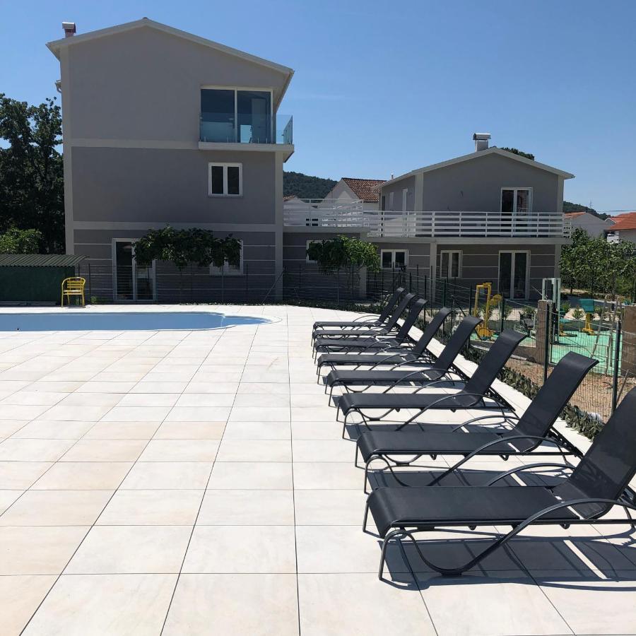 Lipovac Resort Ficus Bilice Exterior photo